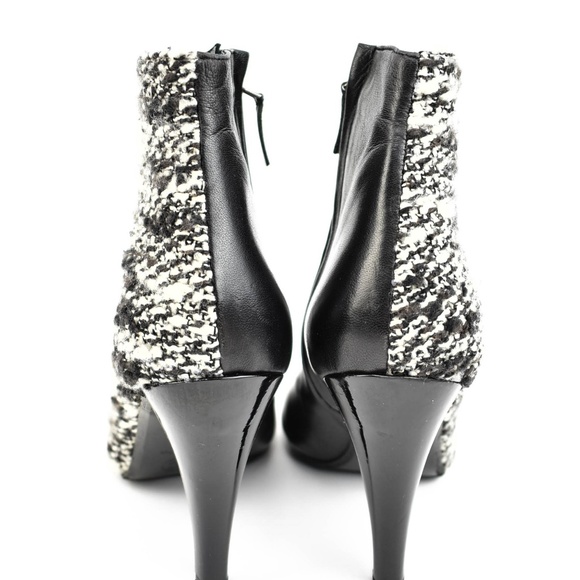 CHANEL "Runway" - Black Leather & CC Logo Boots - Picture 7 of 8